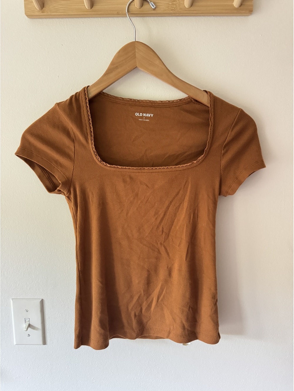 Old navy square neck ribbed tee shirt
